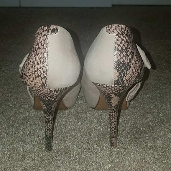Schutz Nude Peep Toe with Bow and Animal Print - Picture 3 of 6
